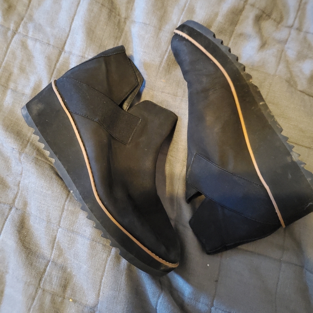 Eileen Fisher Lark leather Chelsea Ankle Black Booties - Picture 3 of 5
